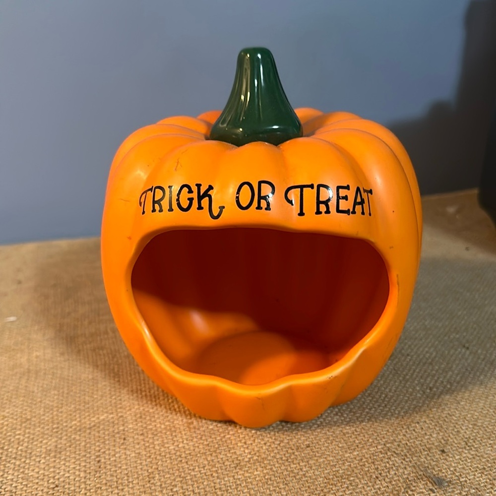 Halloween candy dish